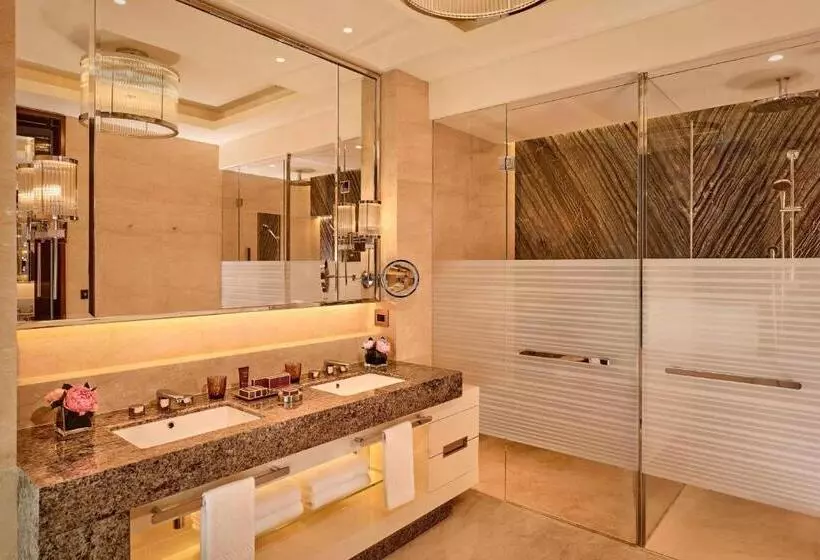 اتاق کلاب, The Ritzcarlton, Astana