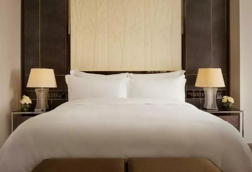 اتاق لوکس با تخت بزرگ, The Ritzcarlton, Astana