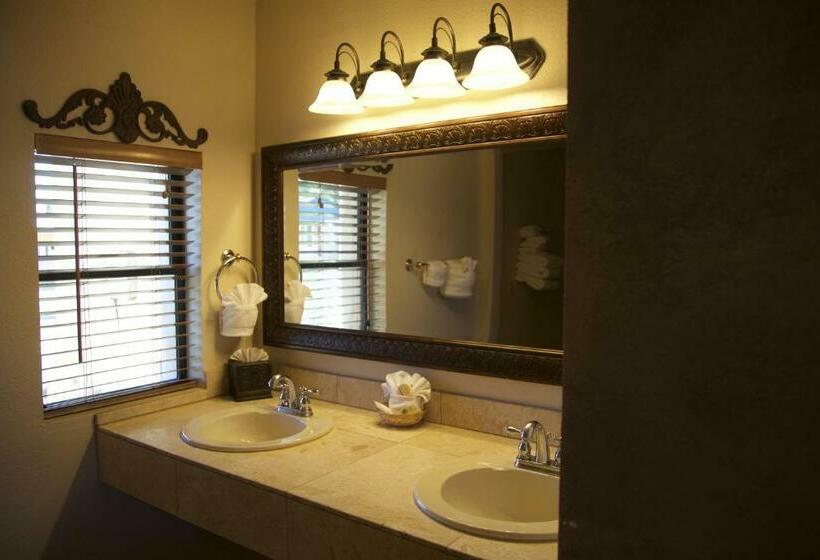 스위트 킹사이즈 침대, The Lodge On Route 66