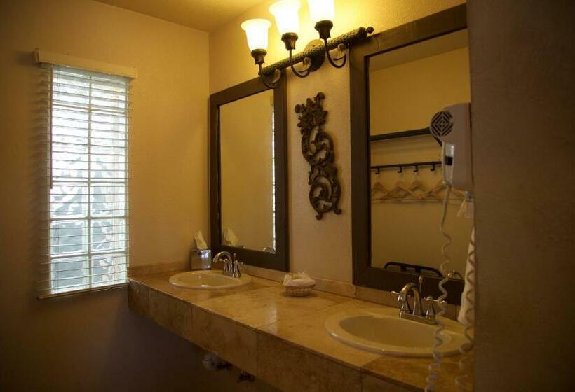 스위트 킹사이즈 침대, The Lodge On Route 66