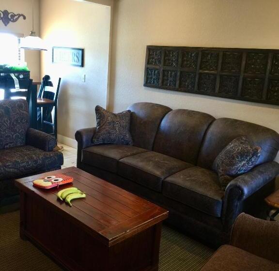 패밀리 룸, The Lodge On Route 66