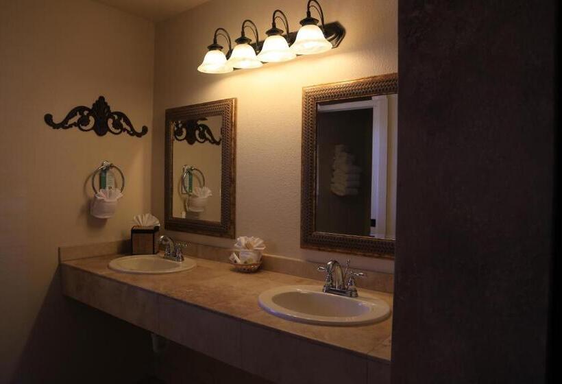 패밀리 룸, The Lodge On Route 66