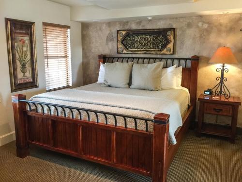 스위트 킹사이즈 침대, The Lodge On Route 66