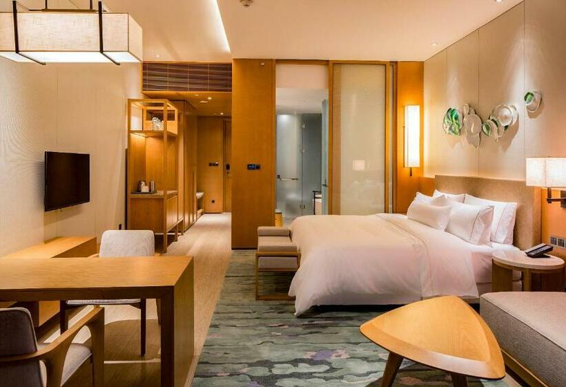 חדר דחוקס עם מיטת קינג, The Westin Shimei Bay Resort