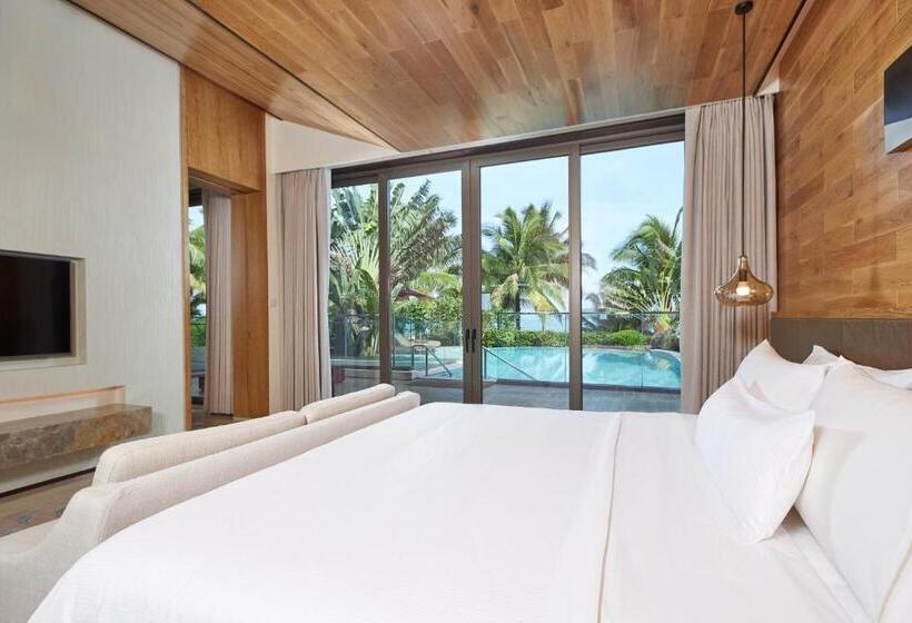 Вилла 3 Спальни с Бассейном, The Westin Shimei Bay Resort
