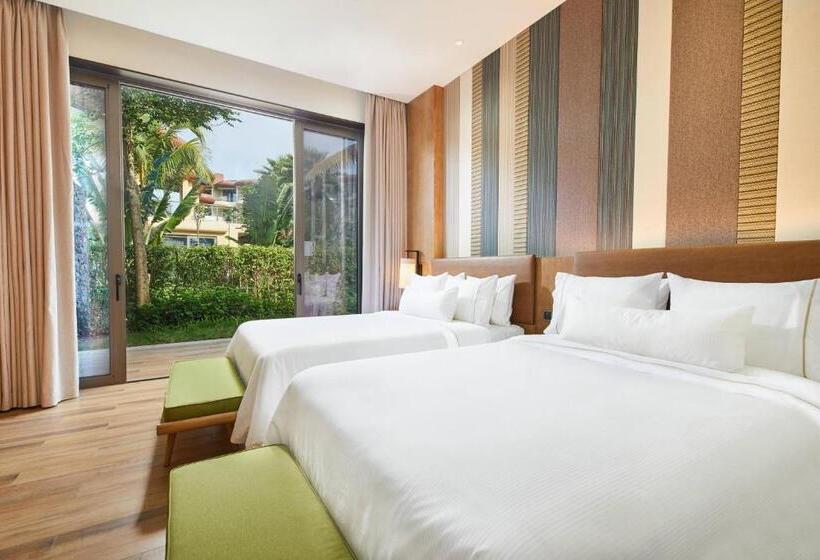 Вилла 3 Спальни с Бассейном, The Westin Shimei Bay Resort