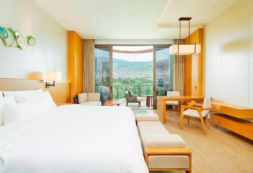 キングサイズベッドのスタンダードルーム, The Westin Shimei Bay Resort