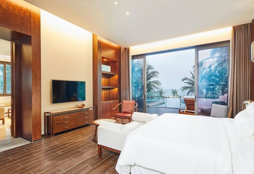 Вилла 3 Спальни, The Westin Shimei Bay Resort