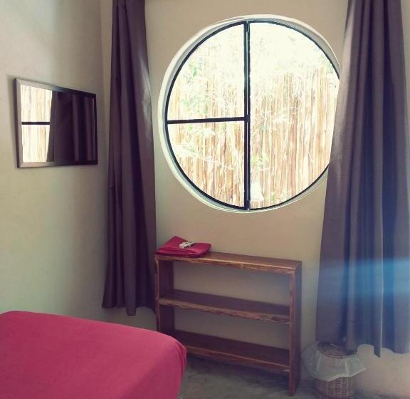 اتاق استاندارد با سرویس بهداشتی مشترک, Tubo Tulum Hostel