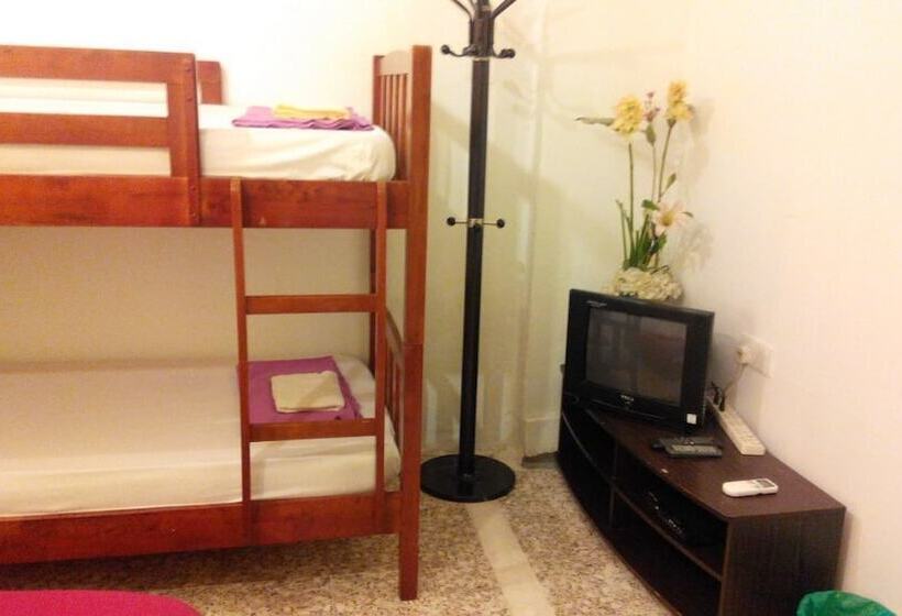 חדר משפחתי חדר אמבטיה משותף, Cocoa Mews Cafe & Homestay   Hostel