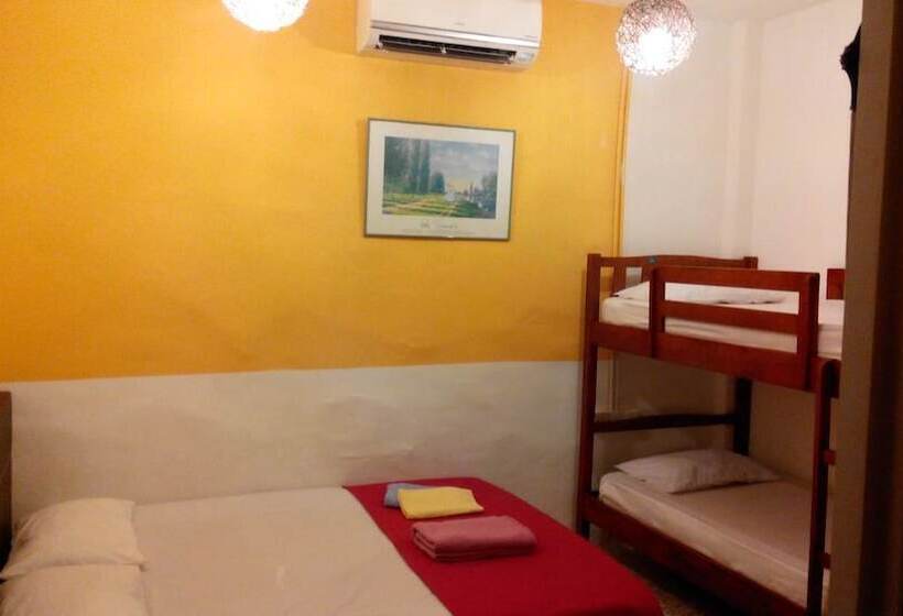 חדר משפחתי חדר אמבטיה משותף, Cocoa Mews Cafe & Homestay   Hostel