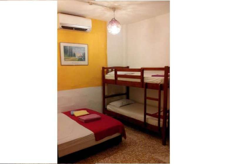 חדר משפחתי חדר אמבטיה משותף, Cocoa Mews Cafe & Homestay   Hostel