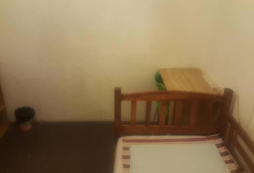 חדר סטנדרד יחיד חדר אמבטיה משותף, Cocoa Mews Cafe & Homestay   Hostel