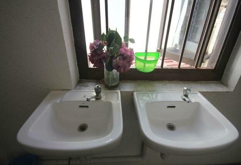 חדר סטנדרט חדר אמבטיה משותף, Cocoa Mews Cafe & Homestay   Hostel