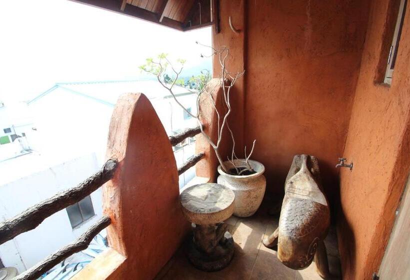 اتاق استاندارد با بالکن و چشم‌انداز دریا, Kenting Afei Surf Hostel Jialeshuel Nanu