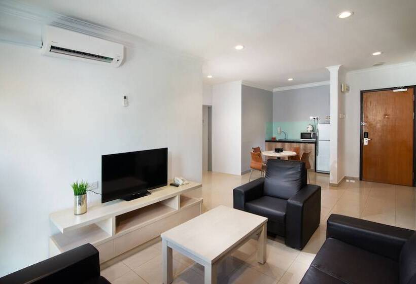 Апартаменты Deluxe 2 Спальни, Golden View Serviced Apartment