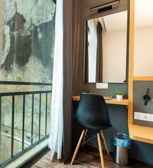 디럭스 4인 룸, B Street