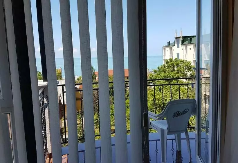 اتاق خانوادگی با چشم‌انداز دریا, Del Mar
