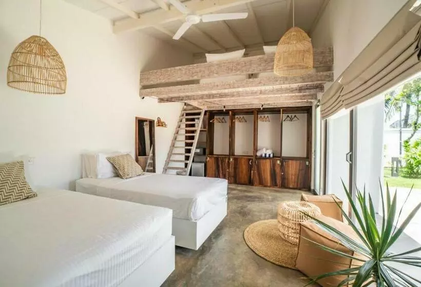 Vuode Makuusalissa, Global Surf Lodge Kabalana