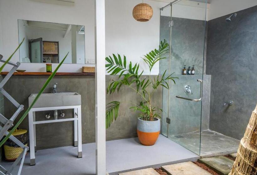 Кровать в Общей Комнате, Global Surf Lodge Kabalana