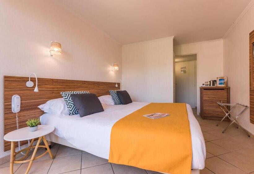 غرفة قياسية رباعية, De L Esterel Pierre & Vacances