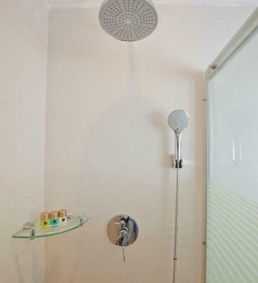 اتاق لوکس با بالکن, Kaani Beach