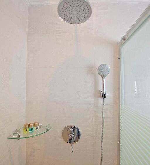 اتاق سه نفره دلوکس با چشمانداز دریا, Kaani Beach