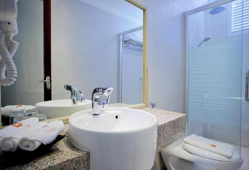 اتاق سه نفره دلوکس با چشمانداز دریا, Kaani Beach