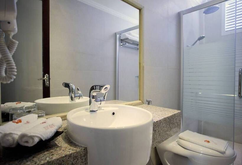 اتاق سه نفره دلوکس با چشمانداز دریا, Kaani Beach