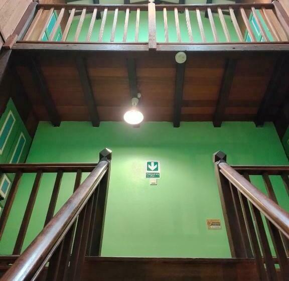 Familjerum, Lang Hoose