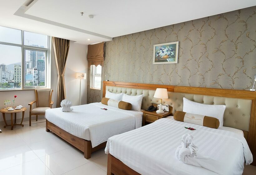 اتاق لوکس سه تخته, Royal Family