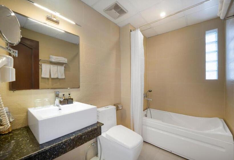 اتاق لوکس سه تخته, Royal Family