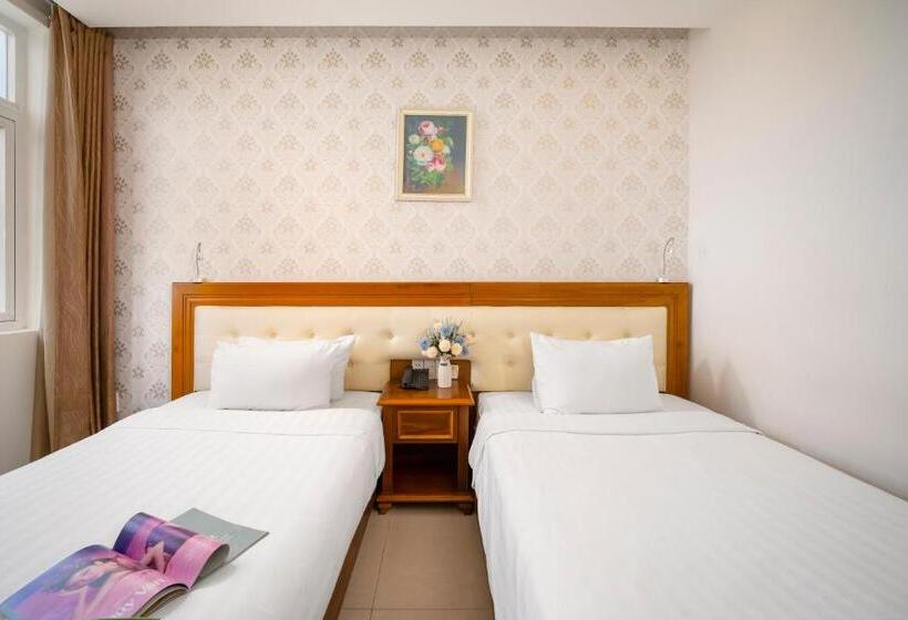 اتاق لوکس, Royal Family