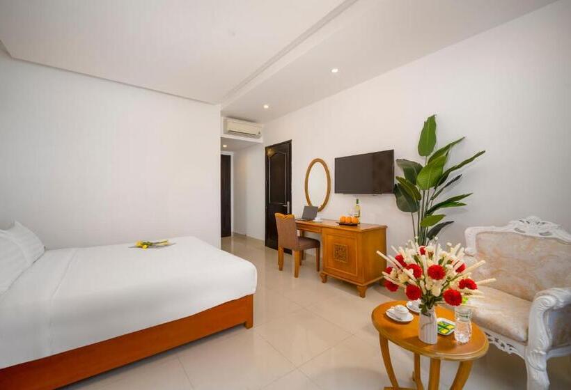 اتاق لوکس, Royal Family