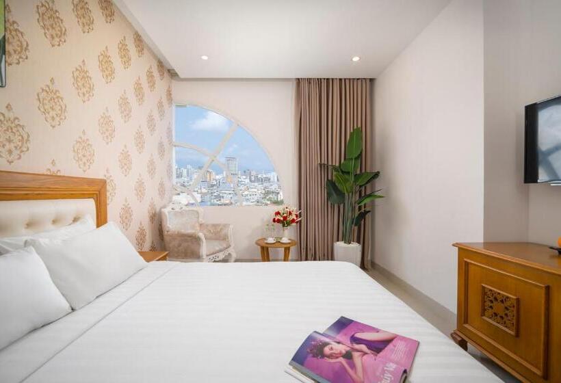 سوییت خانوادگی, Royal Family