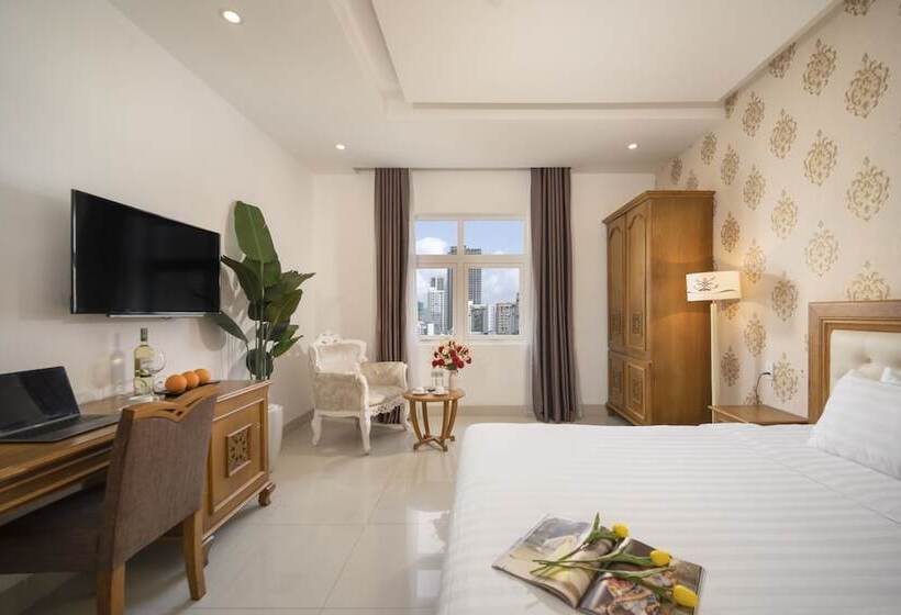 اتاق سوپریور, Royal Family