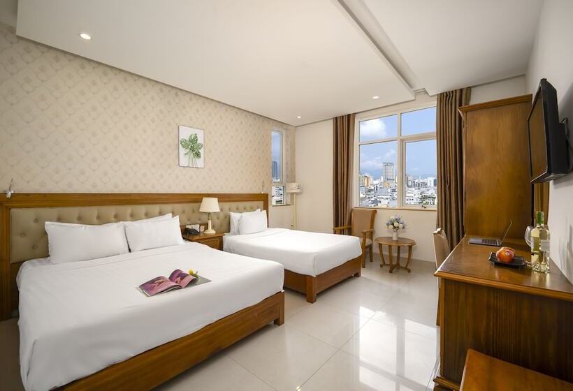 اتاق لوکس سه تخته, Royal Family