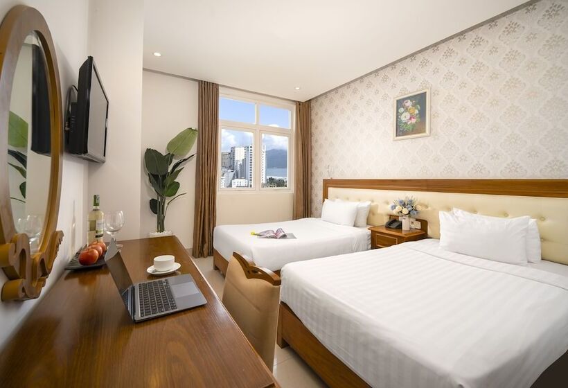 اتاق لوکس سه تخته, Royal Family