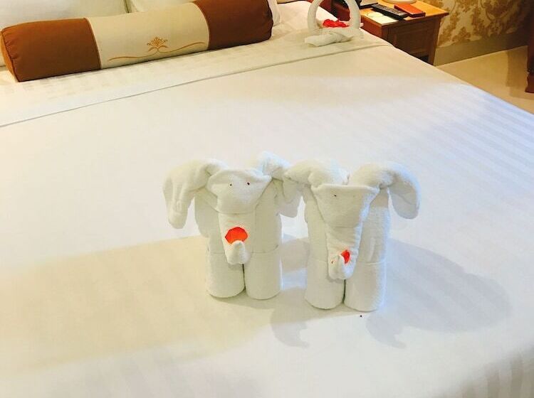 اتاق لوکس, Royal Family