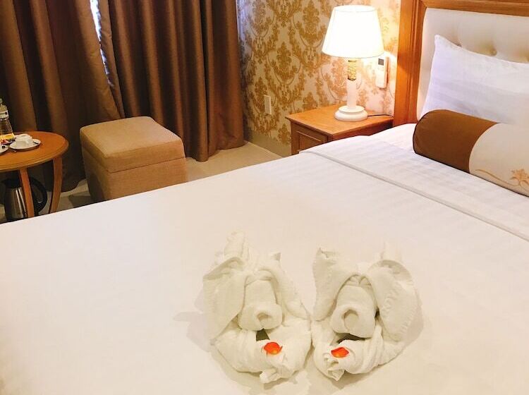 اتاق لوکس, Royal Family