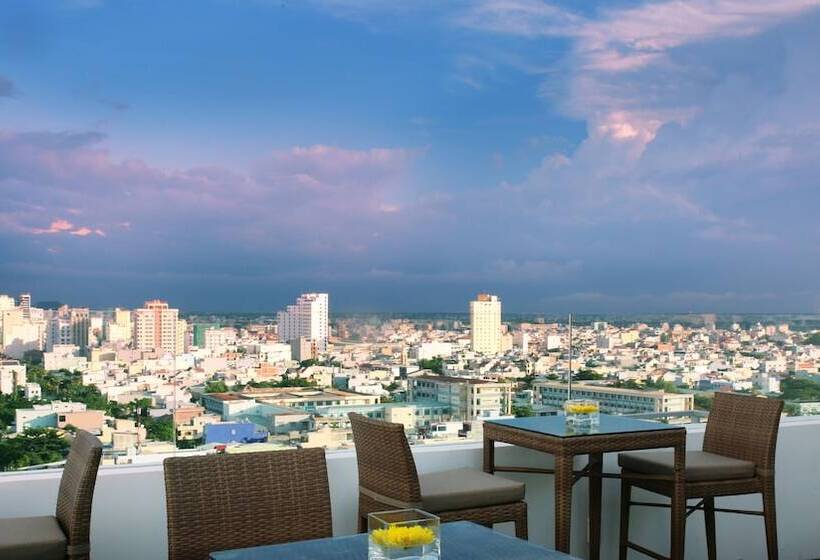 اتاق لوکس, Royal Family