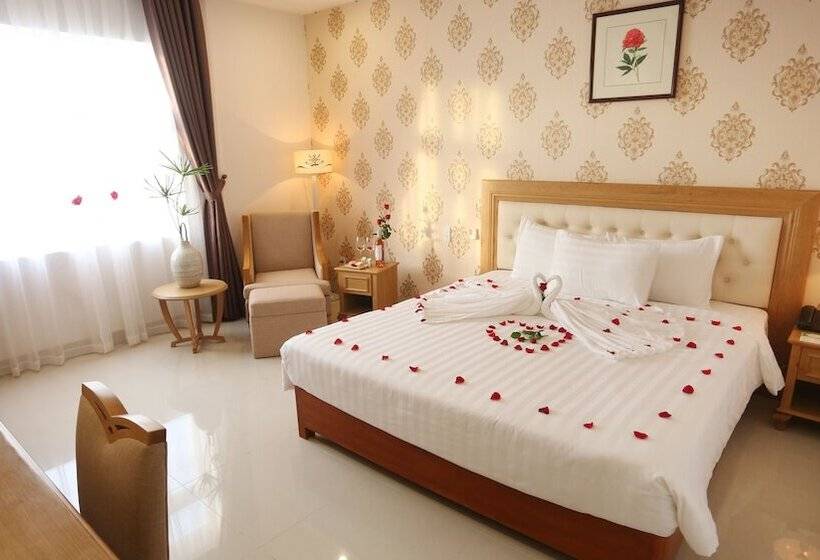 اتاق رویال, Royal Family