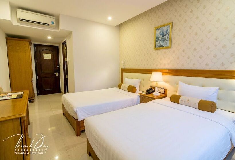 اتاق سوپریور, Royal Family