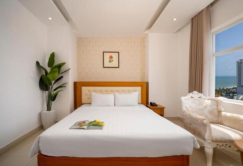 اتاق رویال, Royal Family