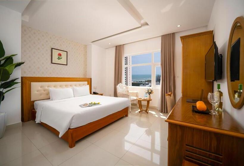 اتاق رویال, Royal Family