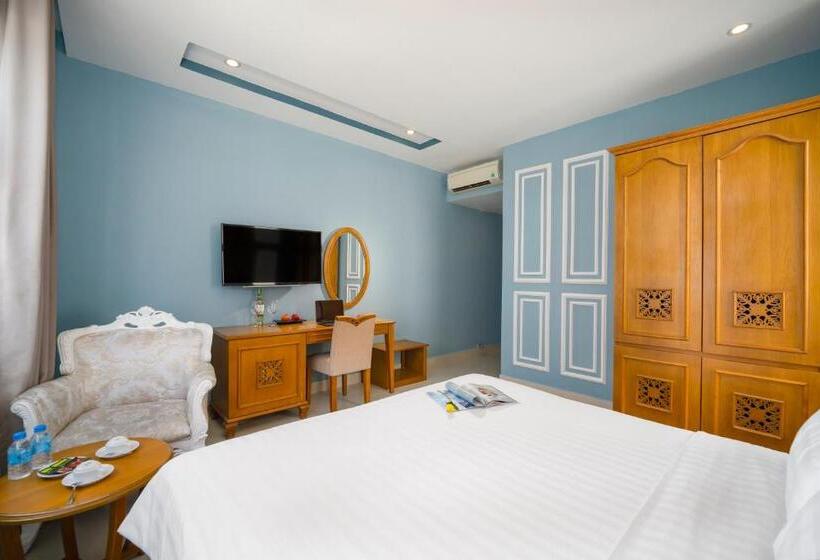 اتاق رویال, Royal Family