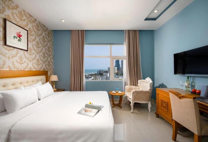 اتاق رویال, Royal Family