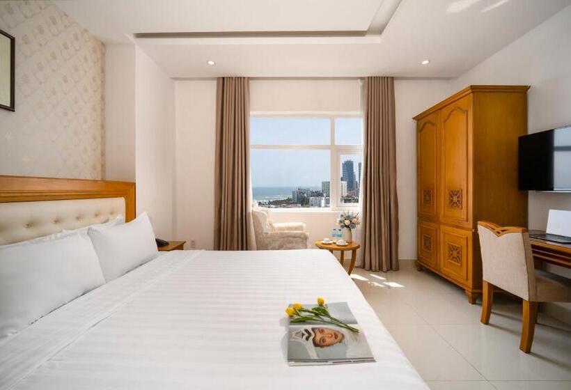 اتاق رویال, Royal Family