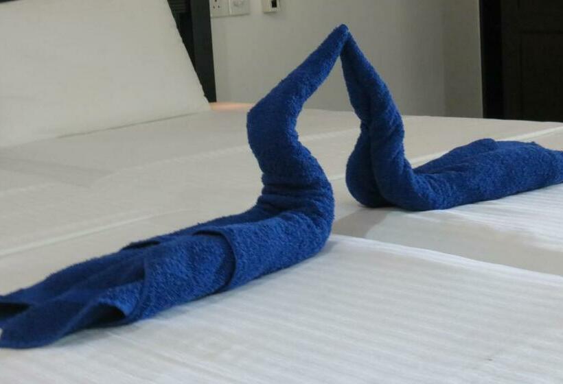 غرفة قياسية مطلّة علي الحديقة, Scandinavia