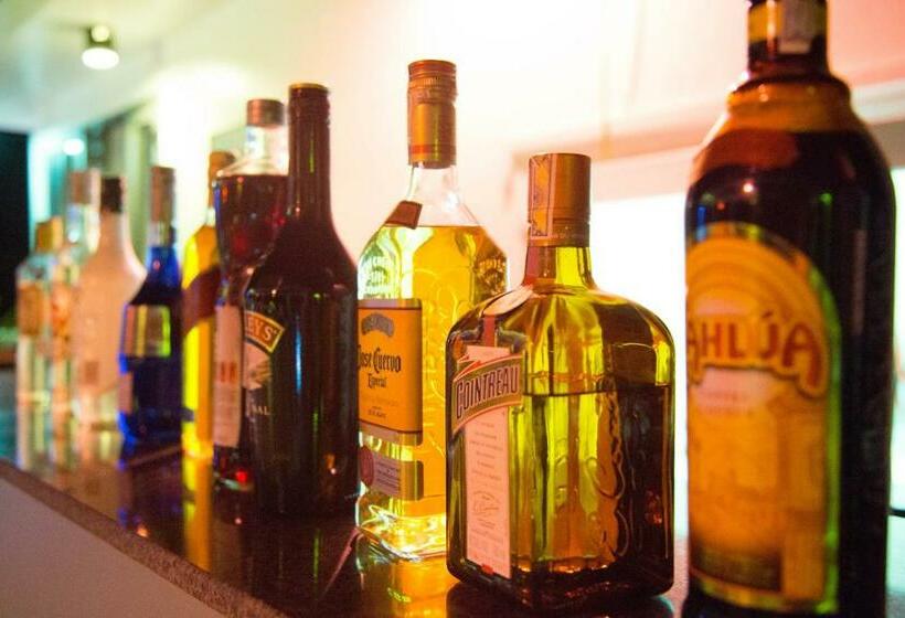 اتاق لوکس, Thuong Hai